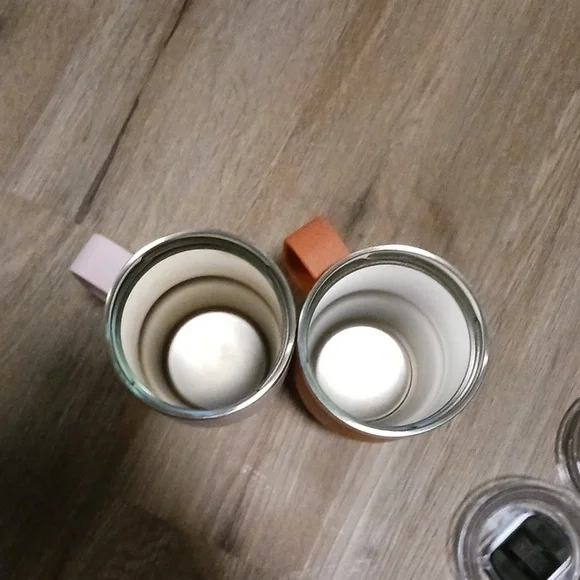 2 Yeti 20 Oz Ramblers With Mag Slide Lids - Picture 9 of 11